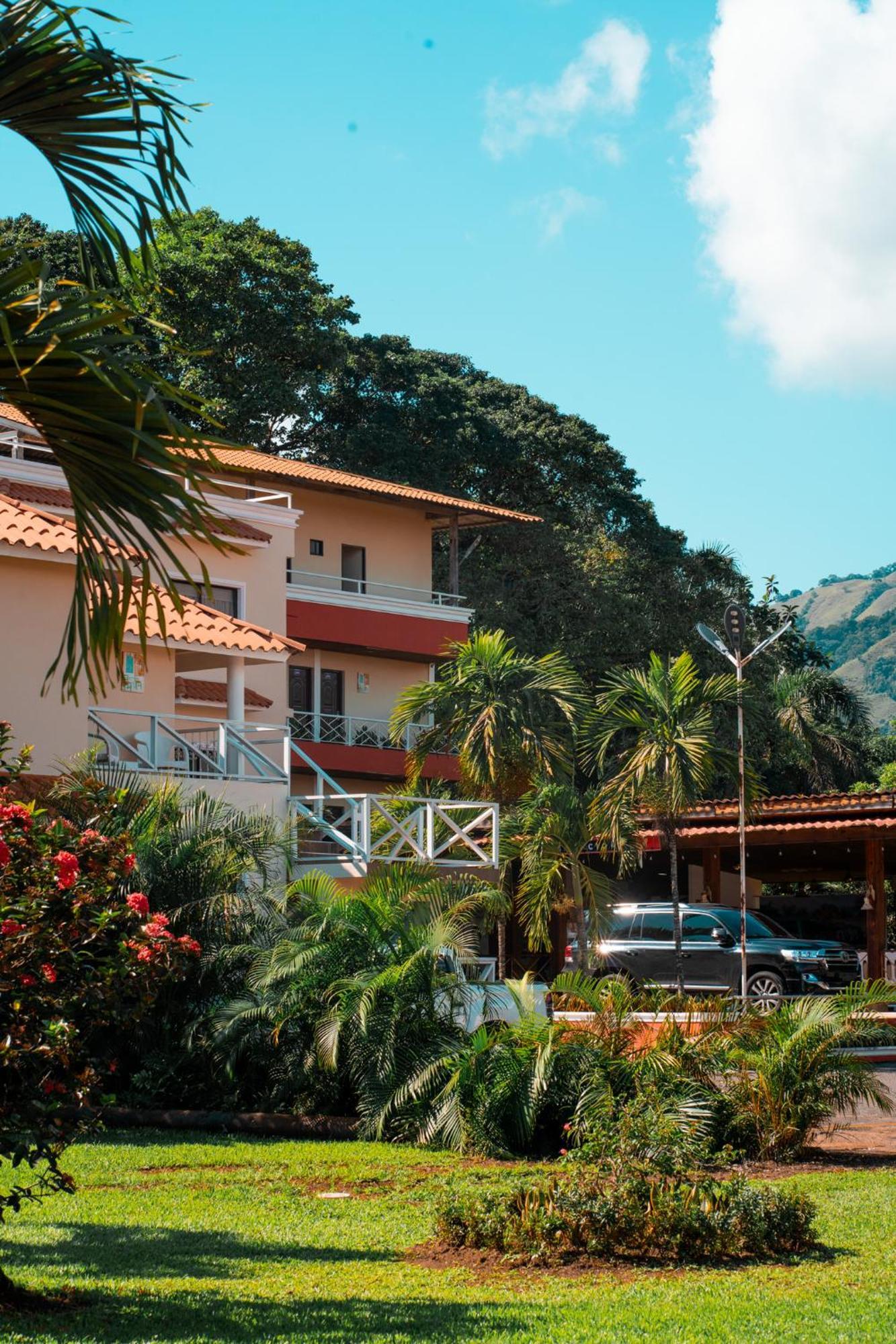 Guacamayos Hotel Bonao Exterior photo